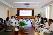 新加坡国立教育学院陈达利教授莅临方洲小学指导创新制作科技社团工作